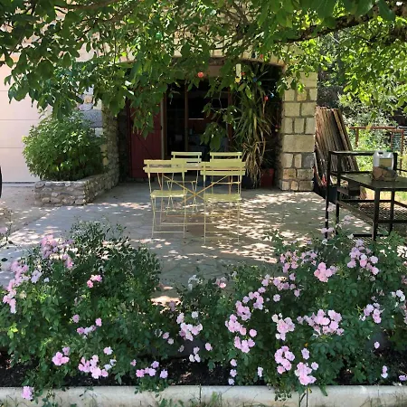 Bed & Breakfast Charamelia