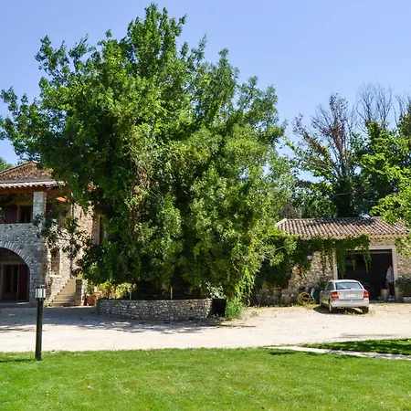 Alojamento de Acomodação e Pequeno-almoço Charamelia 3*