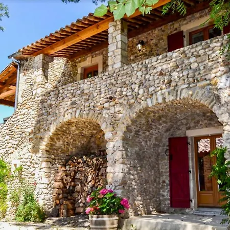 Alojamento de Acomodação e Pequeno-almoço Charamelia Saint-Victor-de-Malcap